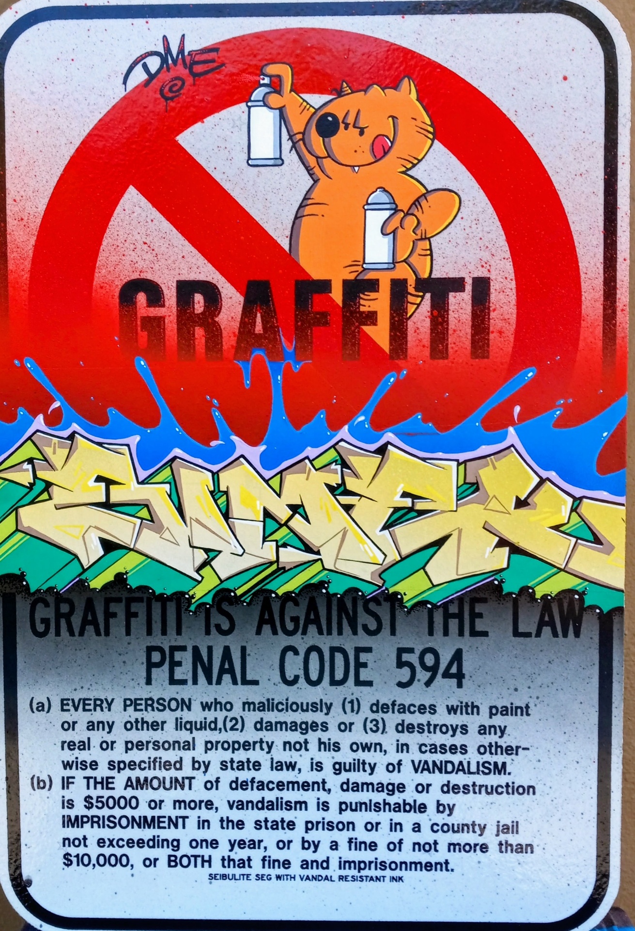 Anti-graffiti sign painted with cartoon cat holding spray cans and yellow SINER letters